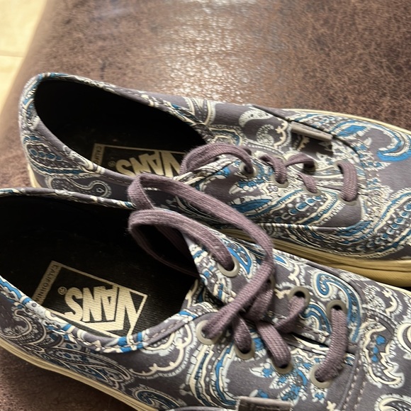 Blue Vans tennis shoes - Picture 2 of 4